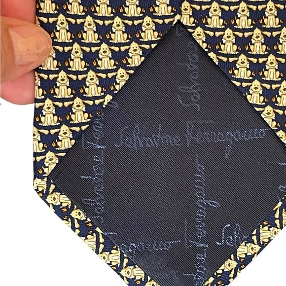 Salvatore Ferragamo Blue 100% Silk Toad LilyPad Whimsical Italy Tipped Tie